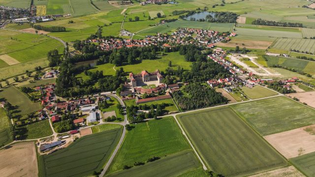Pommersfelden mit Schloss und großem See