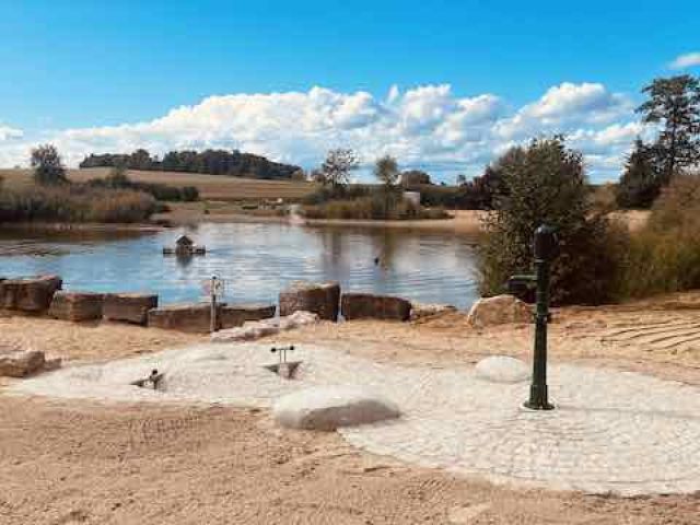 Naturbadesee in der Gemeinde Frensdorf e.V.: Matschanlage am Badesee in Frensdorf